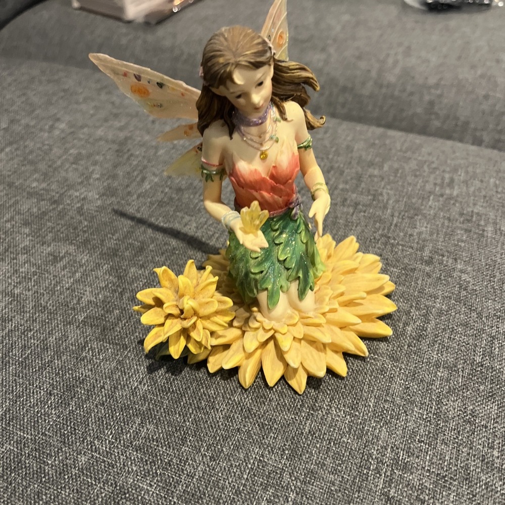 Munro Faerie Glen Chrysanthia FG841 Fairy Resin Figurine Chrysanthemum Flower